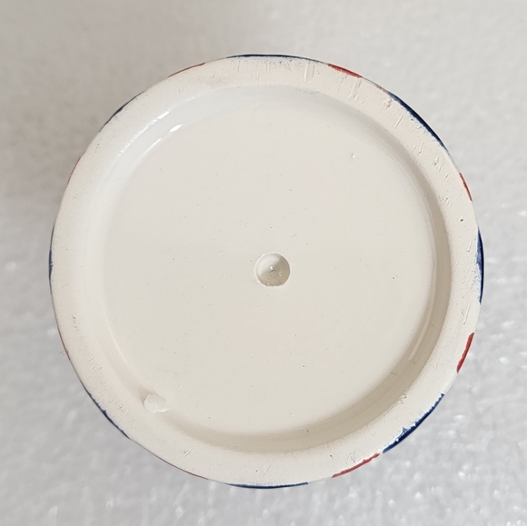 Beefeater Ceramic Egg Cup with Spoon & Salt Shaker - Picture 11 of 12